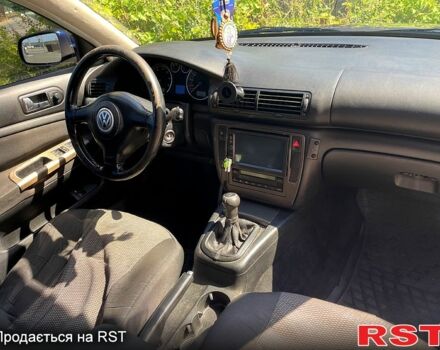 Синий Фольксваген Пассат, объемом двигателя 1.8 л и пробегом 240 тыс. км за 4300 $, фото 6 на Automoto.ua