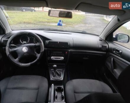 Синий Фольксваген Пассат, объемом двигателя 1.9 л и пробегом 292 тыс. км за 2399 $, фото 17 на Automoto.ua