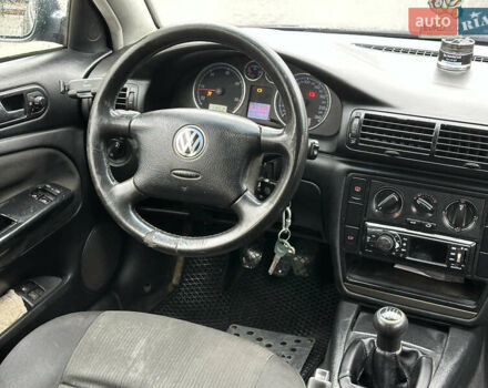 Синий Фольксваген Пассат, объемом двигателя 1.9 л и пробегом 384 тыс. км за 4200 $, фото 20 на Automoto.ua