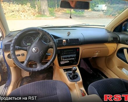 Синий Фольксваген Пассат, объемом двигателя 1.6 л и пробегом 385 тыс. км за 4500 $, фото 6 на Automoto.ua