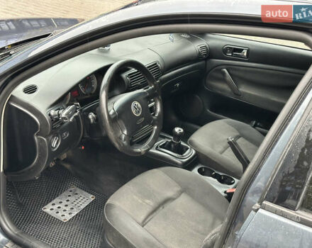 Синий Фольксваген Пассат, объемом двигателя 1.9 л и пробегом 384 тыс. км за 4200 $, фото 16 на Automoto.ua