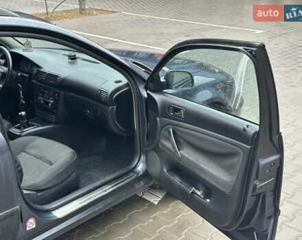 Синий Фольксваген Пассат, объемом двигателя 1.9 л и пробегом 384 тыс. км за 4200 $, фото 19 на Automoto.ua