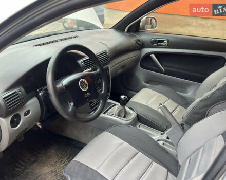 Синій Фольксваген Пассат, об'ємом двигуна 1.6 л та пробігом 289 тис. км за 3200 $, фото 4 на Automoto.ua