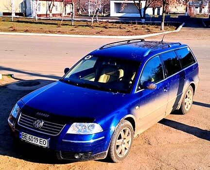 Синий Фольксваген Пассат, объемом двигателя 2.5 л и пробегом 205 тыс. км за 5000 $, фото 1 на Automoto.ua