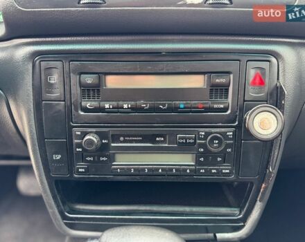 Синий Фольксваген Пассат, объемом двигателя 1.9 л и пробегом 302 тыс. км за 3999 $, фото 35 на Automoto.ua