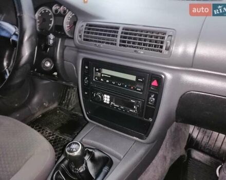 Синій Фольксваген Пассат, об'ємом двигуна 2 л та пробігом 316 тис. км за 3400 $, фото 4 на Automoto.ua