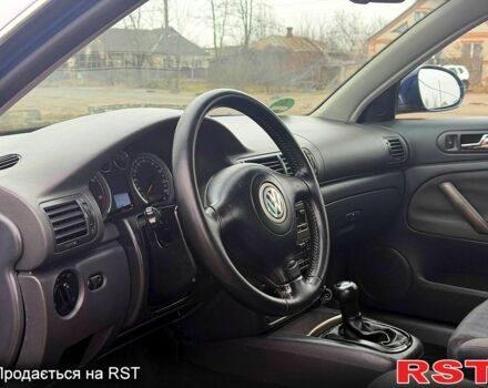 Синий Фольксваген Пассат, объемом двигателя 2.5 л и пробегом 225 тыс. км за 4490 $, фото 5 на Automoto.ua