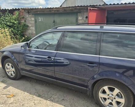 Синий Фольксваген Пассат, объемом двигателя 1.6 л и пробегом 218 тыс. км за 5400 $, фото 1 на Automoto.ua