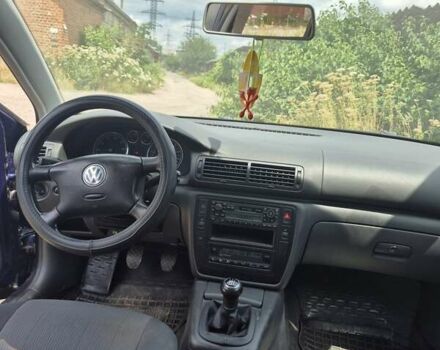 Синий Фольксваген Пассат, объемом двигателя 1.6 л и пробегом 218 тыс. км за 5400 $, фото 4 на Automoto.ua