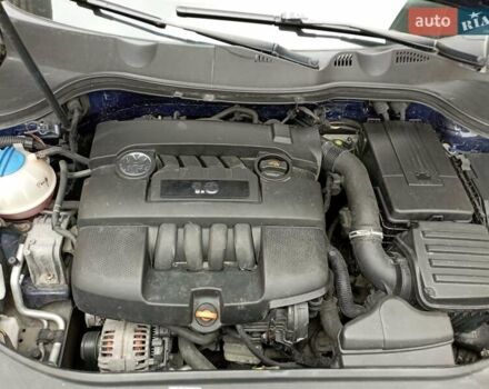 Синий Фольксваген Пассат, объемом двигателя 1.6 л и пробегом 236 тыс. км за 5499 $, фото 4 на Automoto.ua