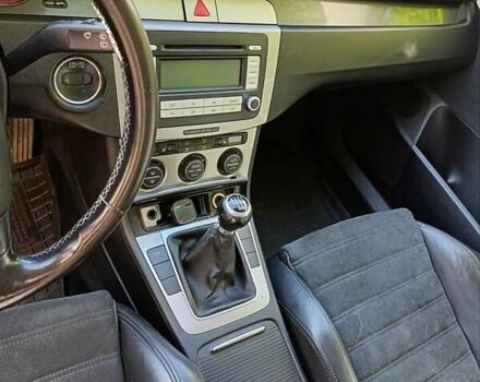 Синий Фольксваген Пассат, объемом двигателя 2 л и пробегом 351 тыс. км за 5800 $, фото 4 на Automoto.ua