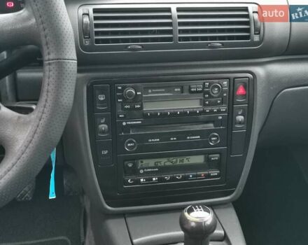 Синий Фольксваген Пассат, объемом двигателя 1.6 л и пробегом 240 тыс. км за 5400 $, фото 18 на Automoto.ua