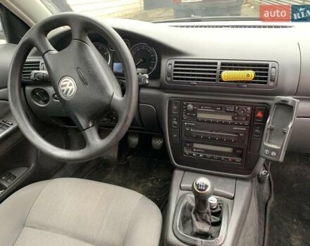 Синий Фольксваген Пассат, объемом двигателя 1.9 л и пробегом 324 тыс. км за 5000 $, фото 2 на Automoto.ua