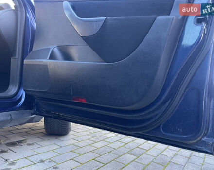 Синий Фольксваген Пассат, объемом двигателя 1.6 л и пробегом 235 тыс. км за 4700 $, фото 17 на Automoto.ua