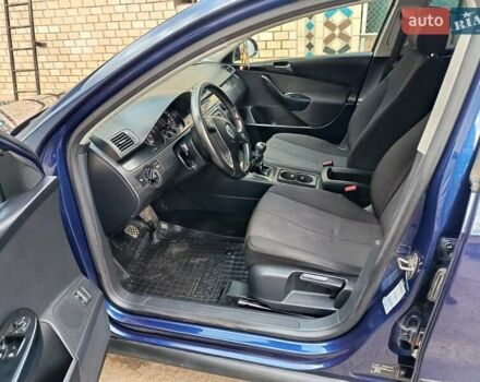 Синій Фольксваген Пассат, об'ємом двигуна 1.6 л та пробігом 237 тис. км за 5400 $, фото 30 на Automoto.ua