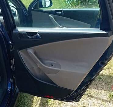 Синій Фольксваген Пассат, об'ємом двигуна 2 л та пробігом 272 тис. км за 7300 $, фото 58 на Automoto.ua