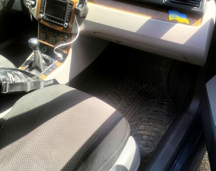 Синий Фольксваген Пассат, объемом двигателя 2 л и пробегом 290 тыс. км за 6999 $, фото 7 на Automoto.ua