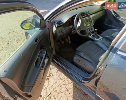 Синий Фольксваген Пассат, объемом двигателя 2 л и пробегом 351 тыс. км за 5800 $, фото 3 на Automoto.ua