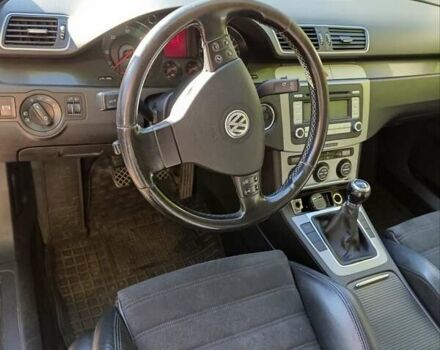 Синий Фольксваген Пассат, объемом двигателя 2 л и пробегом 351 тыс. км за 5800 $, фото 1 на Automoto.ua