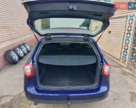 Синій Фольксваген Пассат, об'ємом двигуна 1.6 л та пробігом 237 тис. км за 5400 $, фото 28 на Automoto.ua