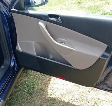 Синій Фольксваген Пассат, об'ємом двигуна 2 л та пробігом 272 тис. км за 7300 $, фото 63 на Automoto.ua