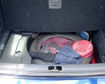 Синій Фольксваген Пассат, об'ємом двигуна 2 л та пробігом 272 тис. км за 7300 $, фото 68 на Automoto.ua