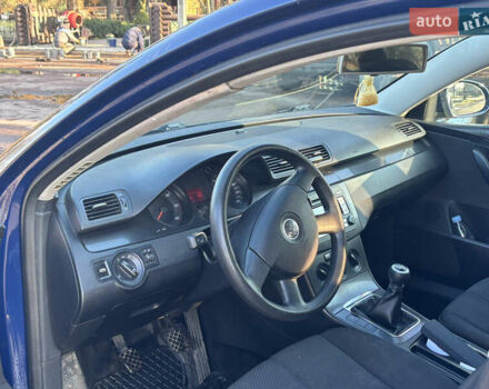 Синий Фольксваген Пассат, объемом двигателя 1.97 л и пробегом 260 тыс. км за 4900 $, фото 3 на Automoto.ua