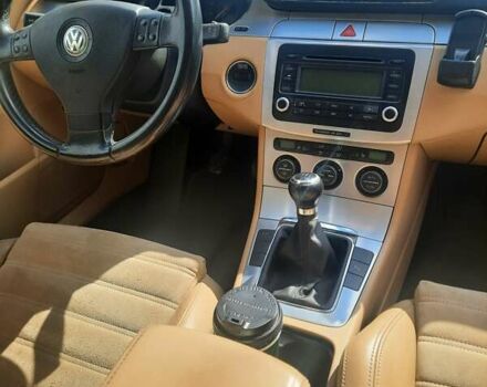 Синий Фольксваген Пассат, объемом двигателя 2 л и пробегом 335 тыс. км за 6300 $, фото 8 на Automoto.ua