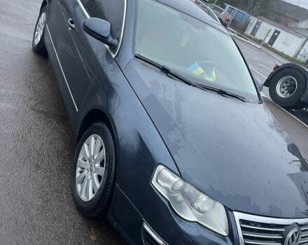 Синій Фольксваген Пассат, об'ємом двигуна 2 л та пробігом 328 тис. км за 7100 $, фото 4 на Automoto.ua