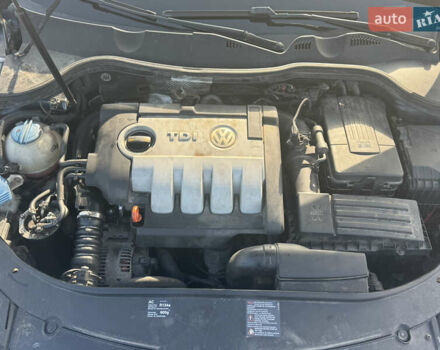 Синий Фольксваген Пассат, объемом двигателя 1.97 л и пробегом 340 тыс. км за 6800 $, фото 25 на Automoto.ua