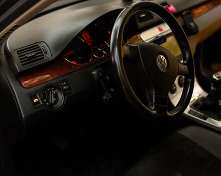 Синий Фольксваген Пассат, объемом двигателя 2 л и пробегом 284 тыс. км за 6400 $, фото 43 на Automoto.ua