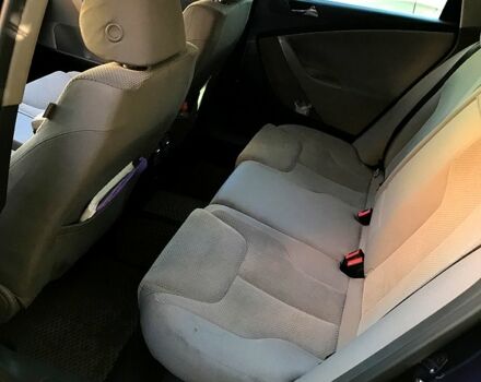 Синий Фольксваген Пассат, объемом двигателя 2 л и пробегом 335 тыс. км за 6500 $, фото 7 на Automoto.ua