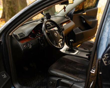 Синий Фольксваген Пассат, объемом двигателя 2 л и пробегом 284 тыс. км за 6400 $, фото 46 на Automoto.ua