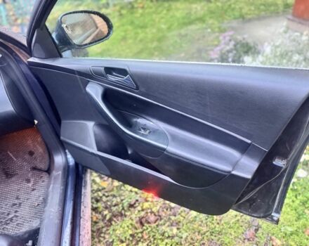 Синий Фольксваген Пассат, объемом двигателя 2 л и пробегом 299 тыс. км за 4200 $, фото 2 на Automoto.ua