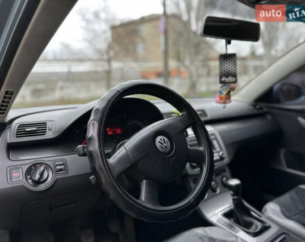 Синий Фольксваген Пассат, объемом двигателя 1.97 л и пробегом 283 тыс. км за 4500 $, фото 5 на Automoto.ua