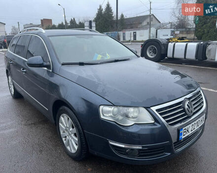 Синій Фольксваген Пассат, об'ємом двигуна 2 л та пробігом 328 тис. км за 7100 $, фото 6 на Automoto.ua