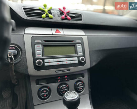 Синий Фольксваген Пассат, объемом двигателя 1.97 л и пробегом 283 тыс. км за 4500 $, фото 6 на Automoto.ua