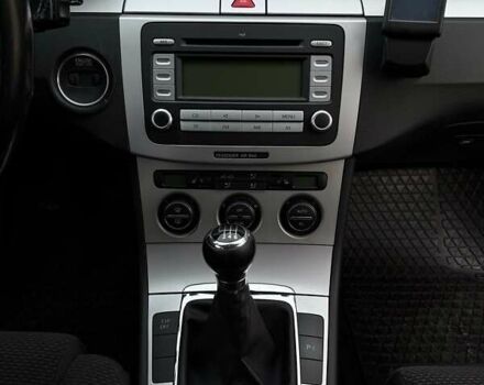 Синий Фольксваген Пассат, объемом двигателя 1.8 л и пробегом 218 тыс. км за 5200 $, фото 8 на Automoto.ua