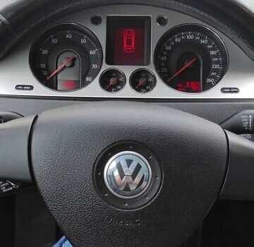 Синий Фольксваген Пассат, объемом двигателя 1.4 л и пробегом 173 тыс. км за 5800 $, фото 24 на Automoto.ua