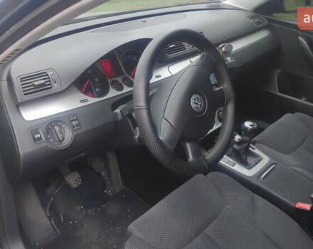 Синий Фольксваген Пассат, объемом двигателя 1.97 л и пробегом 365 тыс. км за 6700 $, фото 7 на Automoto.ua