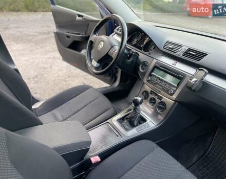 Синий Фольксваген Пассат, объемом двигателя 2 л и пробегом 200 тыс. км за 5450 $, фото 13 на Automoto.ua