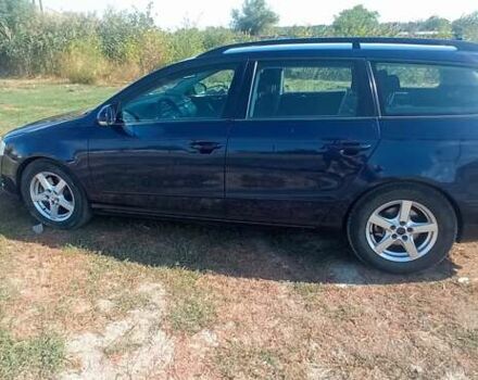 Синий Фольксваген Пассат, объемом двигателя 1.6 л и пробегом 280 тыс. км за 7200 $, фото 2 на Automoto.ua