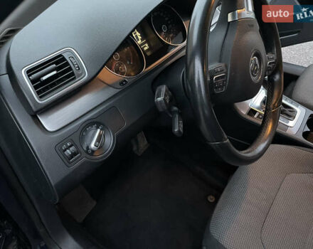 Синій Фольксваген Пассат, об'ємом двигуна 2 л та пробігом 270 тис. км за 9599 $, фото 18 на Automoto.ua