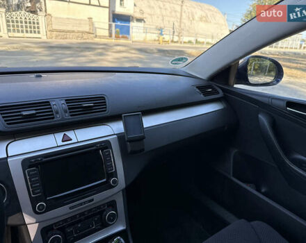 Синій Фольксваген Пассат, об'ємом двигуна 2 л та пробігом 376 тис. км за 7499 $, фото 14 на Automoto.ua
