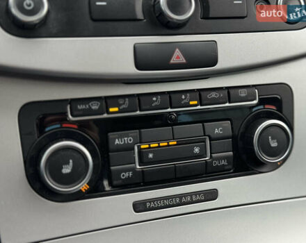 Синій Фольксваген Пассат, об'ємом двигуна 2 л та пробігом 330 тис. км за 8990 $, фото 14 на Automoto.ua