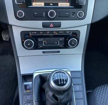 Синий Фольксваген Пассат, объемом двигателя 1.97 л и пробегом 290 тыс. км за 8700 $, фото 6 на Automoto.ua