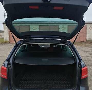 Синій Фольксваген Пассат, об'ємом двигуна 1.97 л та пробігом 275 тис. км за 9000 $, фото 11 на Automoto.ua