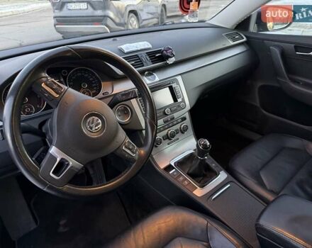 Синий Фольксваген Пассат, объемом двигателя 1.97 л и пробегом 341 тыс. км за 11499 $, фото 15 на Automoto.ua