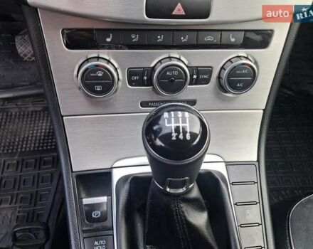 Синий Фольксваген Пассат, объемом двигателя 1.6 л и пробегом 282 тыс. км за 9500 $, фото 18 на Automoto.ua