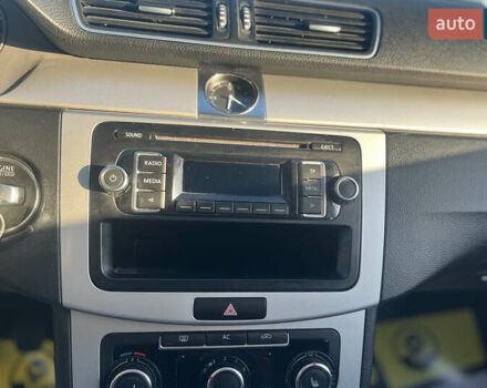 Синий Фольксваген Пассат, объемом двигателя 1.4 л и пробегом 208 тыс. км за 9450 $, фото 16 на Automoto.ua